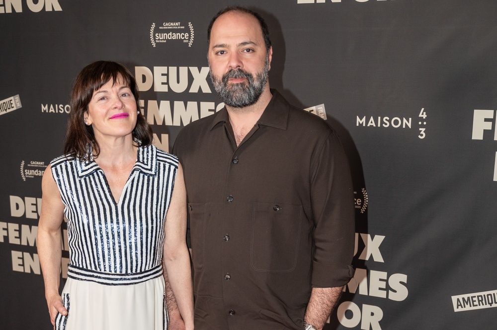 Tapis rouge de Deux femmes en or